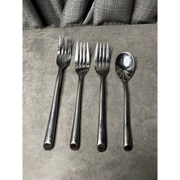 Towle Stainless Steel Flatware 18:0 Dinner & Salad Forks Spoon Lot - Picture 1 of 7